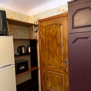 Сдам гостинку  у порога м.Армейская.1500 грн
