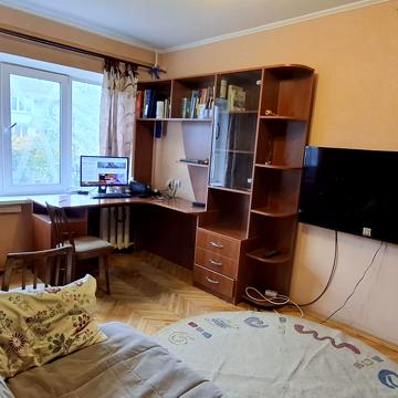 Будівельників вул., 9