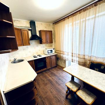 Володимира Бизова вул. (Якіра), 24