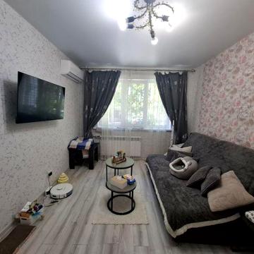 Продаж 2к квартири 44 кв. м на вул. Генерала Алмазова 63