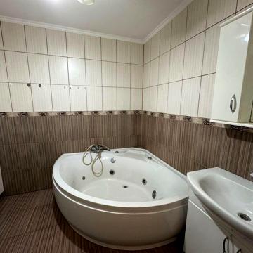 Продам 3к. квартиру в центрі