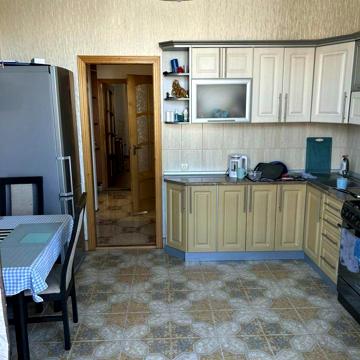 Пасічна вул., 38а