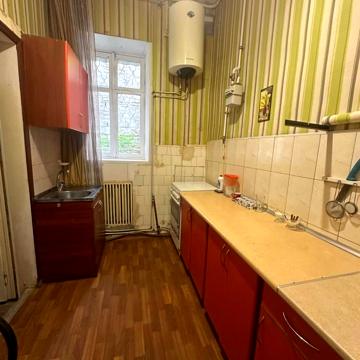 Толстого Льва пл., 13