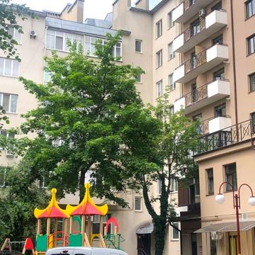 Залізнична вул., 49