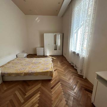 Івана Франка вул., 60