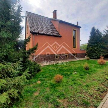 Продаж сучасного будинку за містом
