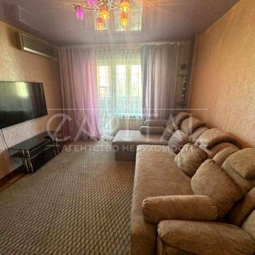 Простора 4-кімнатна квартира біля метро Позняки, вул. Руденко, 90 м²