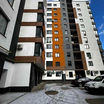 Квартира в зданому заселеному будинку в центрі міста