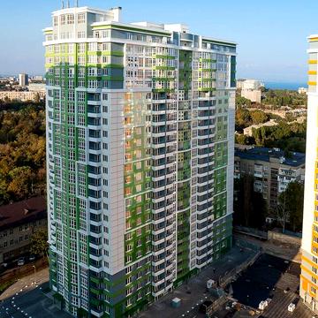 Чотирикімнатна квартира з кухнею студією на проспекті Гагаріна