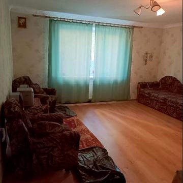 Космонавтів вул., 66