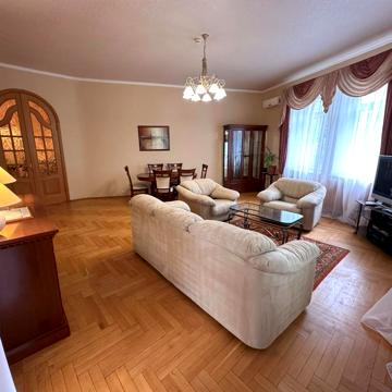 Обсерваторна вул., 10