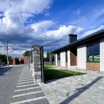 Угловой таун в коттеджном городке! Три спальни, кухня-гостиная! Газ!