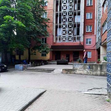 Продам СВОЮ  1-кв на ЗАПОРОЖСКОМ шоссе дом 48, Тополь-1