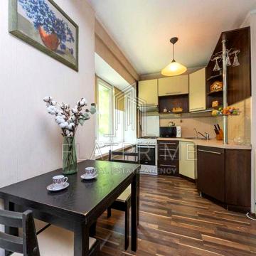 Продаж 1к квартира студія загальною площею 28,9 вул. Метрологічна 2