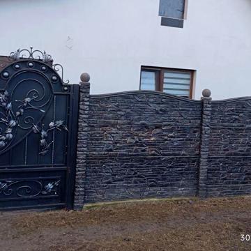 Продається квартира ,будинок з власним подвірям