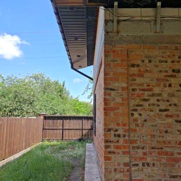 Терміновий продаж дачі  в мальовничому місці , біля річки.