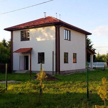 Двоповерховий будинок з частковим ремонтом в Петрівцях