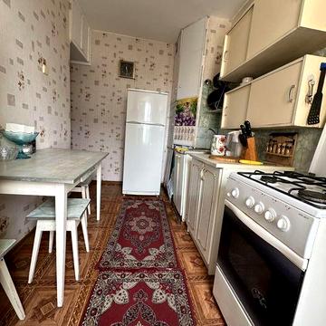 Продаеться 3 к кв, тополь-3, Запорожское шоссе,68