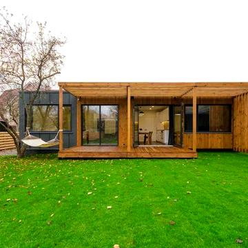 Сучасний, теплий будинок з ремонтом FlatHouse заводської збірки