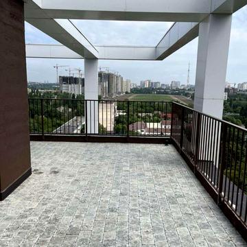 Квартира з терасою та видом на іподром, Простір на Гераневій