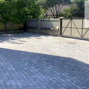Продаж 2 кім. квартири по вул. Козацька