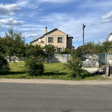 Центр. Двоповерховий будинок з земельною ділянкою 8 соток