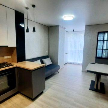 Оренда скчасної 1,5 кімнатної квартири в центрі, поруч парку Шевченка.