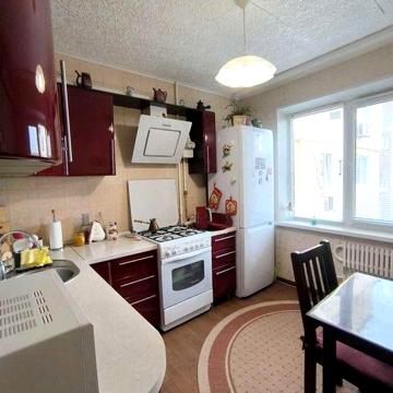 Продам ПРИЛИЧНУЮ 3-ком. ЧЕШКУ, Победа-6