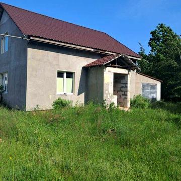 Продаж будинку з гаражем і ділянкою на 12 соток, с.Іванівка