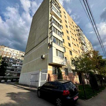 Продам НЕ ДОРОГУЮ 2-ком. Победа-2