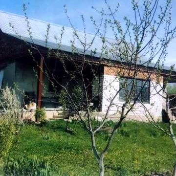 Садиба недобудований будинок в Ісаківцях