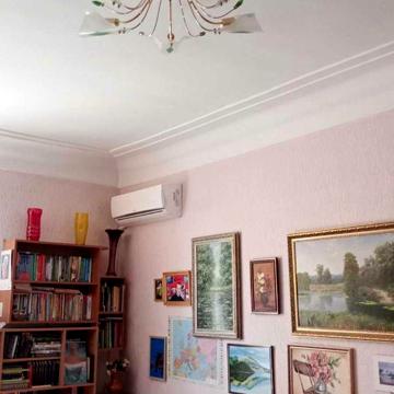 Миру вул., 52