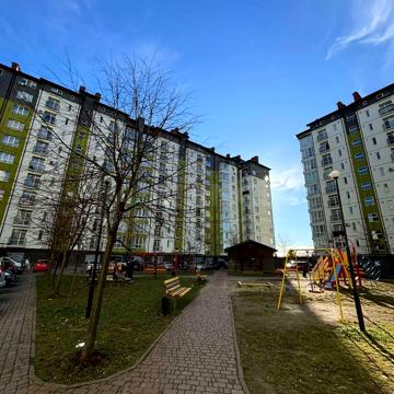 Василя Стуса вул., 40