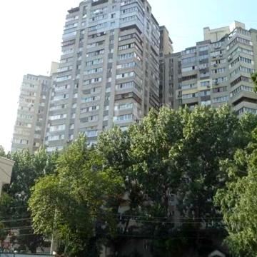 3к Святошинська пл.1, ст. метро Житомирська 3 хв пішки, Академмістечко