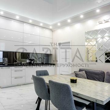 Миколи Бажана просп., 1б