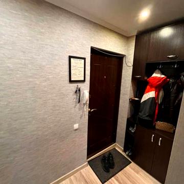 Продаю квартиру 3-х комнатную, перепланированная в 2-х комнатную
