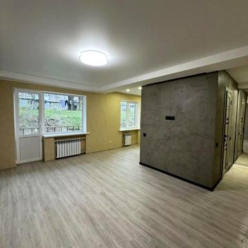 Айвазовського вул., 37