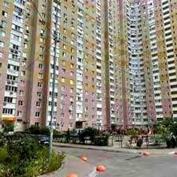 Дніпровська набежна 19