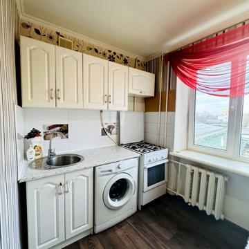 Академіка Корольова вул., 43а