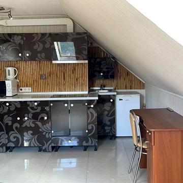 Полтавська вул., 45