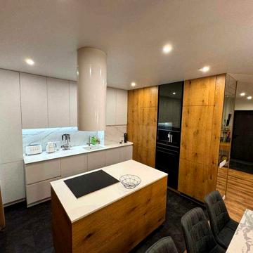 Продаж 4  квартири в самому ЦЕНТРІ з авторським ремонтом