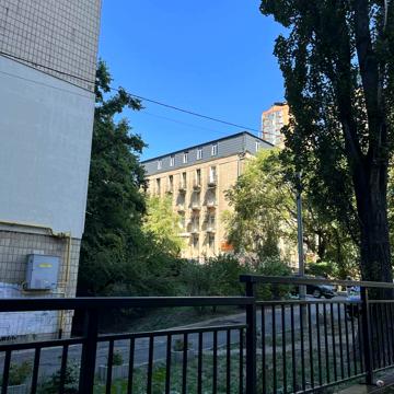 Василя Тютюнника вул. (Анрі Барбюса), 13