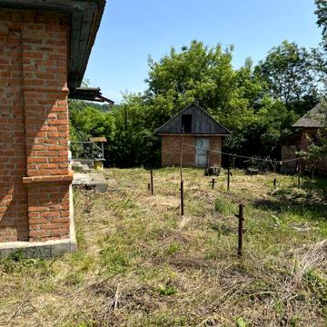 Продам будинок з ділянкою біля траси (с. Іванівці)