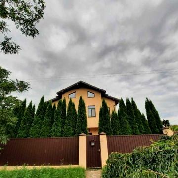 Маєток з басейном та сауною в Мотижині.  260 кв. 25+19сот. 350000у.о