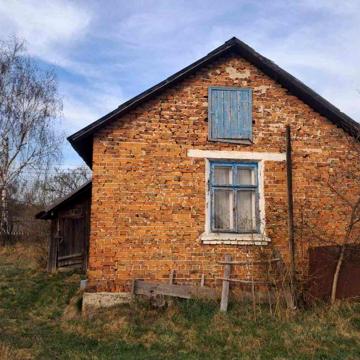 ПРОДАЖ .Будинок в центрі с.Межиріччя.
