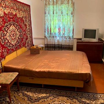 Здам житло тільки на тривалий термін в центрі м.Глобине