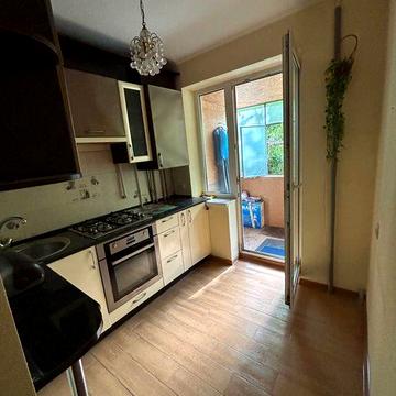 1 кімнатна 1 поверх продам