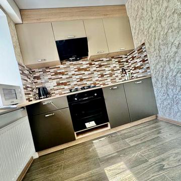 3 кімнатна квартира з новим ремонтом на вул Велика перспективна. Центр