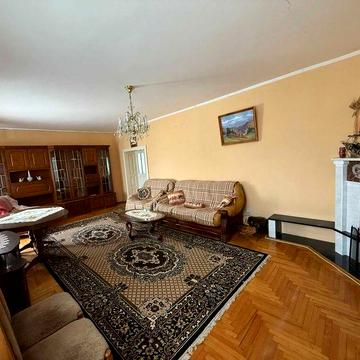 Продаж будинку для великої родини або під соціальний проект