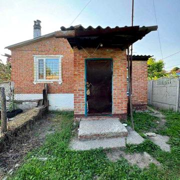 Продам ½ часть дома в г.Чугуеве, с выходом к  реке.